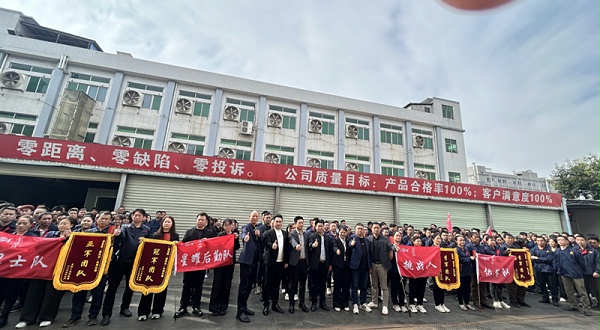 The war drums beat and the spring thunder rumbles The Tianli Iron Army is assembling with great momentum