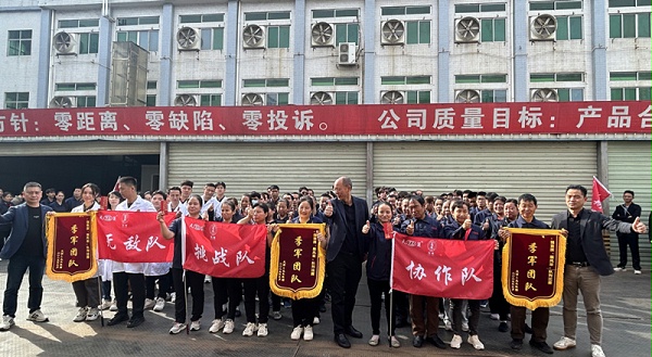 The war drums beat and the spring thunder rumbles The Tianli Iron Army is assembling with great momentum