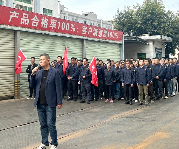 The war drums beat and the spring thunder rumbles The Tianli Iron Army is assembling with great momentum