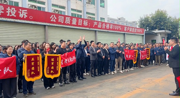 The war drums beat and the spring thunder rumbles The Tianli Iron Army is assembling with great momentum