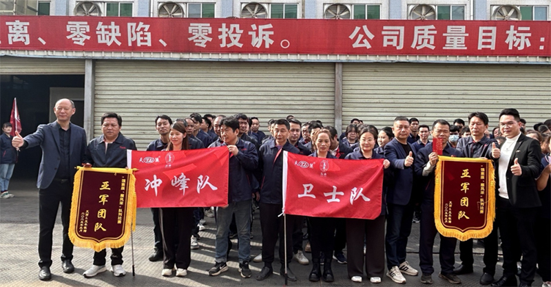 The war drums beat and the spring thunder rumbles The Tianli Iron Army is assembling with great momentum